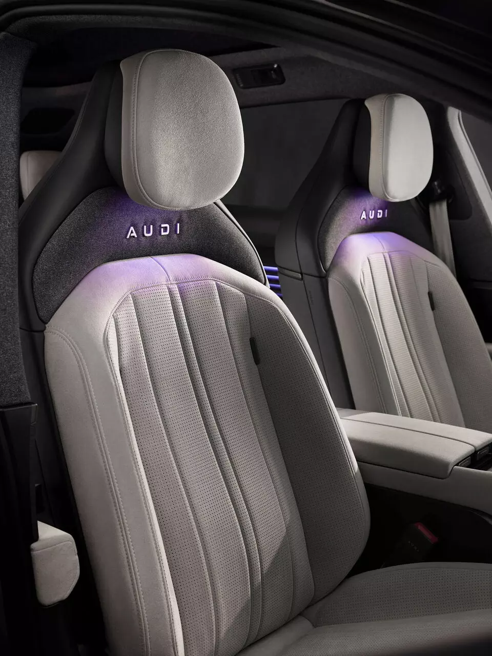 Ghế trước với thiết kế thể thao của AUDI E5 Sportback Ghế trước với thiết kế thể thao của AUDI E5 Sportback