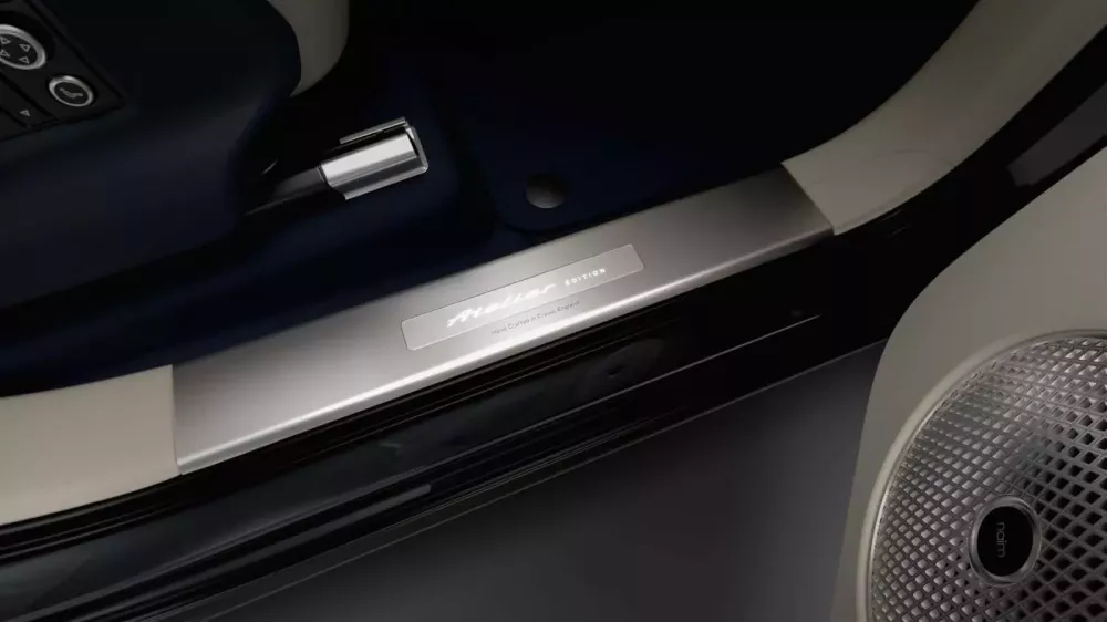 Ốp bệ cửa của Bentley Bentayga Atelier Ốp bệ cửa của Bentley Bentayga Atelier