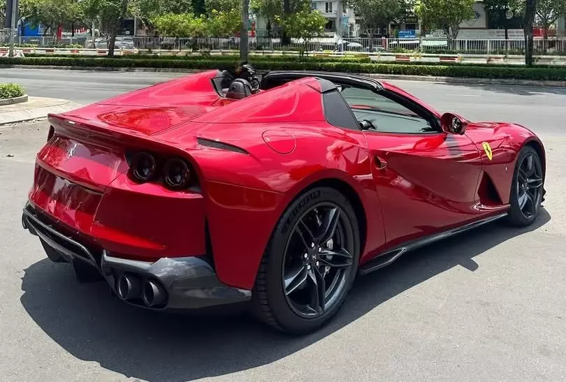 Sau nhiều tin đồn, siêu xe mui trần Ferrari 812 GTS thứ 2 đã chính thức xuất hiện tại Việt Nam- Ảnh 3.