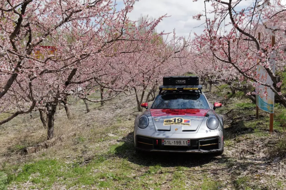 Doanh nhân Hải Phòng chia sẻ Porsche 911 Dakar đã chạm mốc 75.000 km- Ảnh 3. Doanh nhân Hải Phòng chia sẻ Porsche 911 Dakar đã chạm mốc 75.000 km- Ảnh 3.
