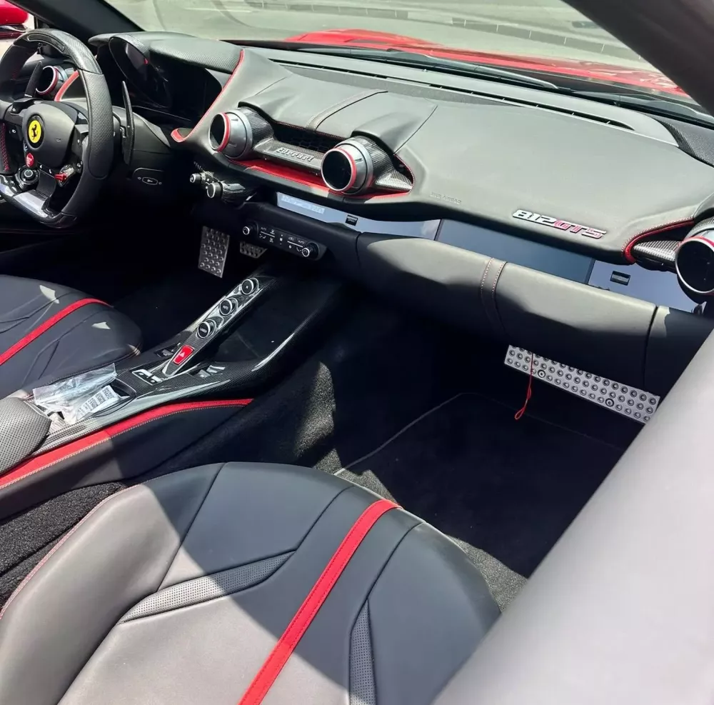 Cận cảnh siêu xe mui trần Ferrari 812 GTS mới về Việt Nam- Ảnh 6. Cận cảnh siêu xe mui trần Ferrari 812 GTS mới về Việt Nam- Ảnh 6.