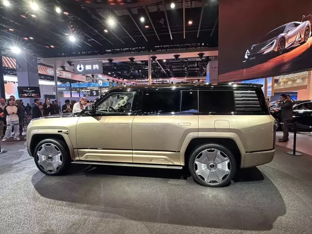 Yangwang U8L dài hơn cả Rolls-Royce Cullinan Yangwang U8L dài hơn cả Rolls-Royce Cullinan