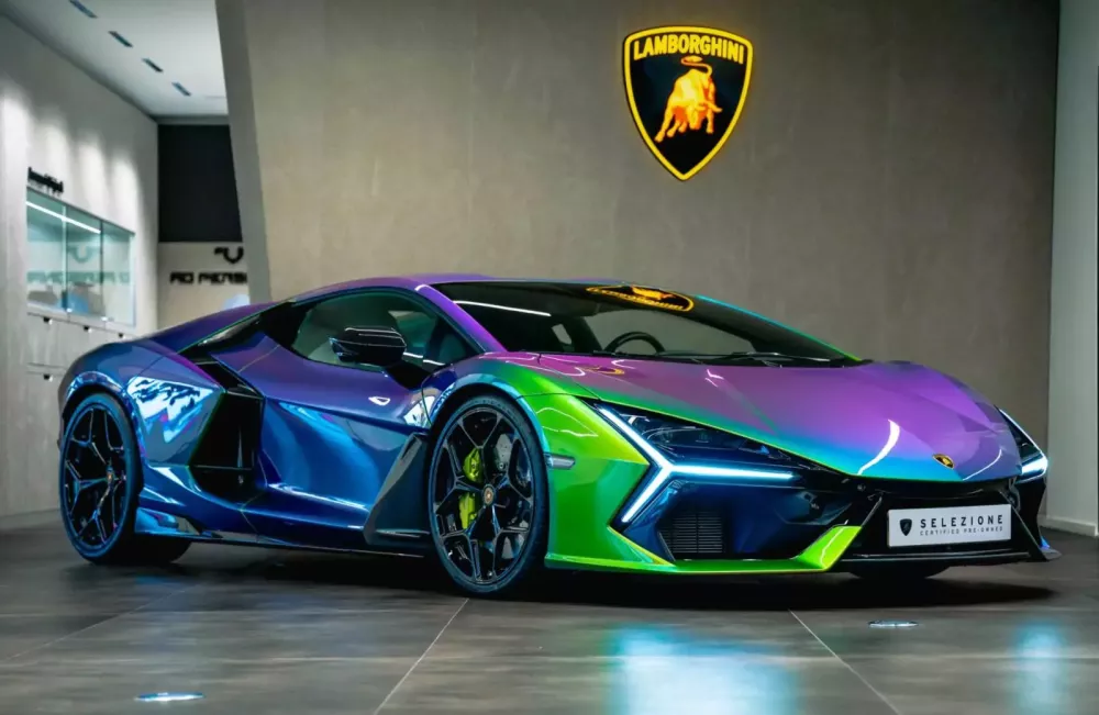Lamborghini Revuelto mang màu sơn bắt mắt, có thể lên đến 2 tỷ đồng- Ảnh 2. Lamborghini Revuelto mang màu sơn bắt mắt, có thể lên đến 2 tỷ đồng- Ảnh 2.
