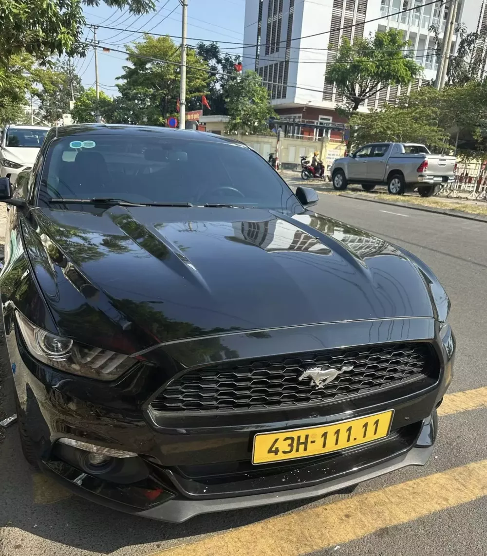 Ford Mustang mang biển số ngũ quý 1 đẹp mắt tại Huế- Ảnh 2. Ford Mustang mang biển số ngũ quý 1 đẹp mắt tại Huế- Ảnh 2.