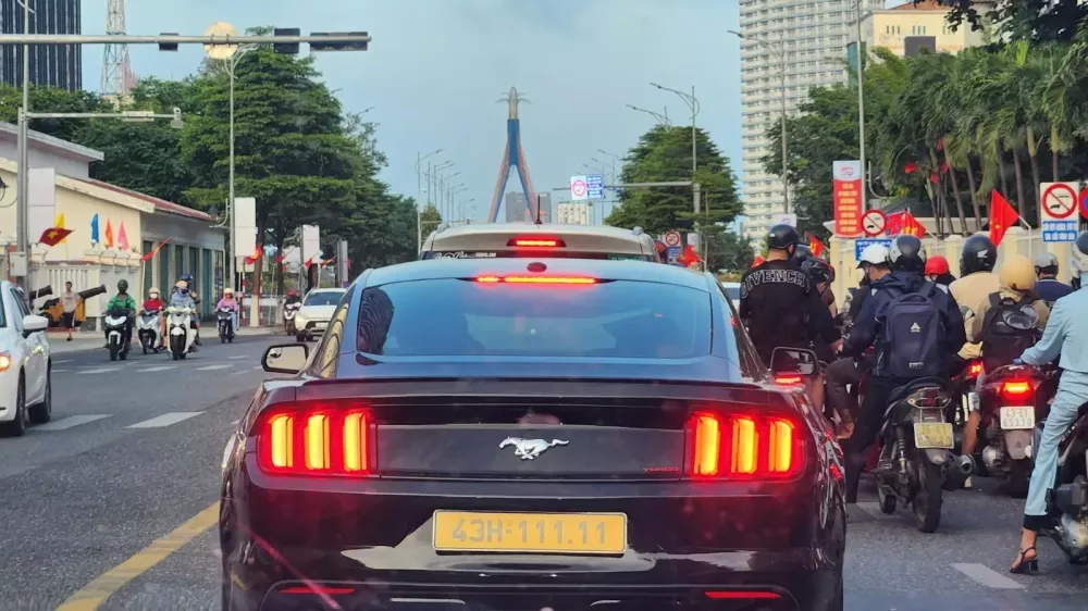 Ford Mustang mang biển số ngũ quý 1 đẹp mắt tại Huế- Ảnh 3. Ford Mustang mang biển số ngũ quý 1 đẹp mắt tại Huế- Ảnh 3.