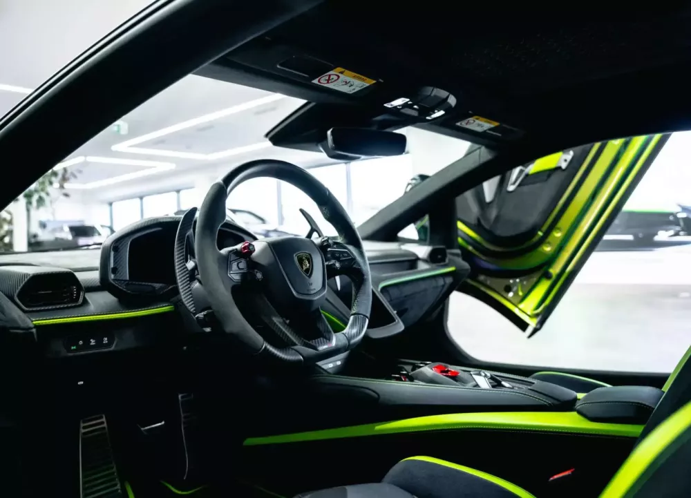 Lamborghini Revuelto mang màu sơn bắt mắt, có thể lên đến 2 tỷ đồng- Ảnh 6. Lamborghini Revuelto mang màu sơn bắt mắt, có thể lên đến 2 tỷ đồng- Ảnh 6.