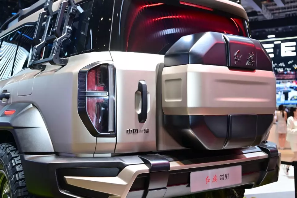 Thiết kế phía sau của mẫu SUV nhà Hongqi Thiết kế phía sau của mẫu SUV nhà Hongqi