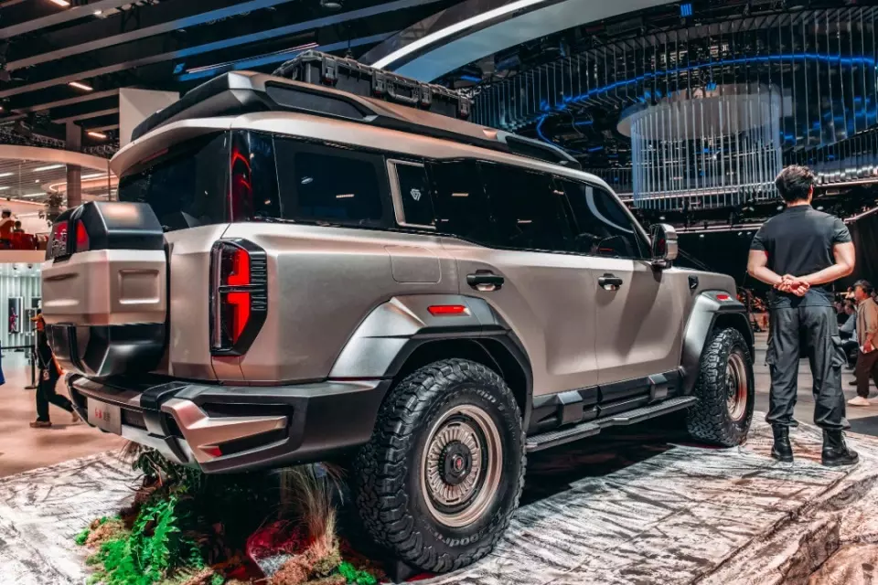 Mẫu SUV việt dã mới của Hongqi sẽ dùng 4 mô-tơ điện và 3 khóa vi sai Mẫu SUV việt dã mới của Hongqi sẽ dùng 4 mô-tơ điện và 3 khóa vi sai
