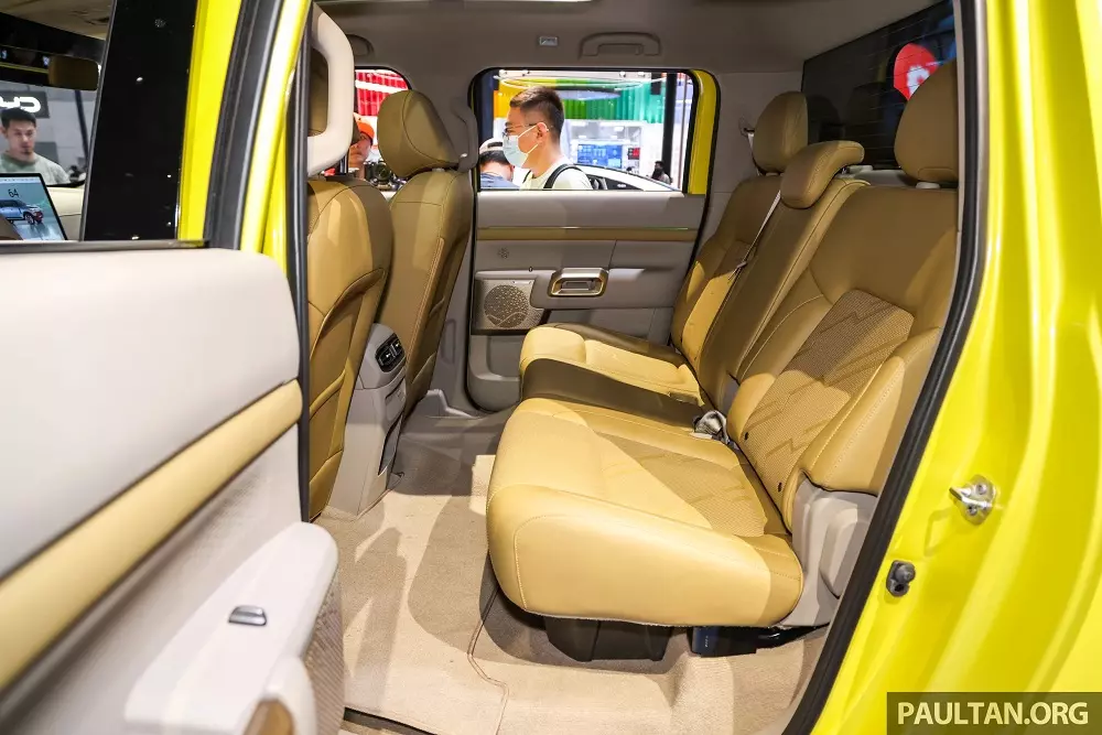 Hàng ghế sau của Nissan Frontier Pro Hàng ghế sau của Nissan Frontier Pro