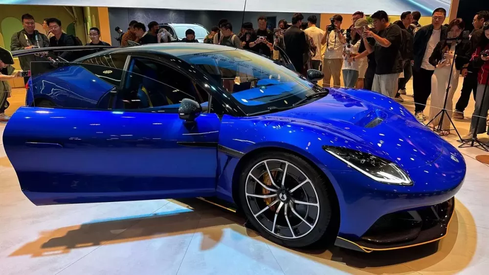 BYD Denza Z mang nhiều nét thiết kế giống Lamborghini và Lotus BYD Denza Z mang nhiều nét thiết kế giống Lamborghini và Lotus