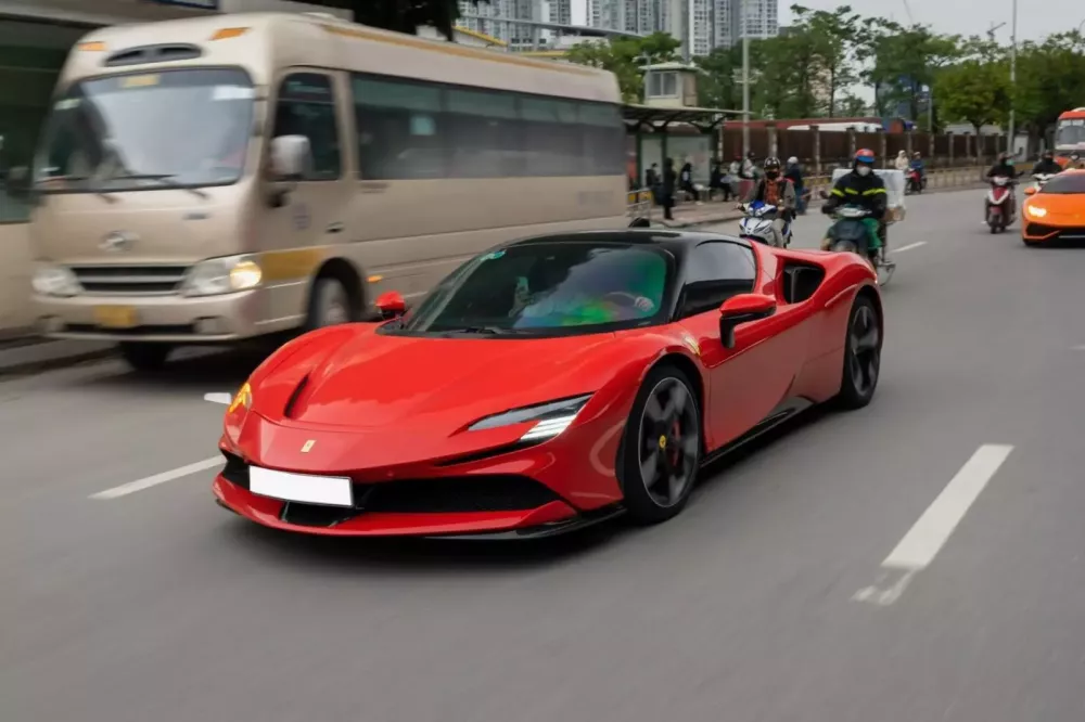 Siêu xe Ferrari SF90 Stradale từng của doanh nhân Đức Huy tiếp tục được chào bán- Ảnh 1.