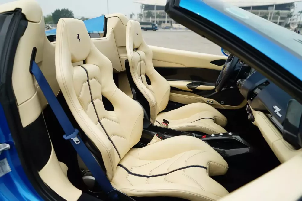 Siêu xe mui trần Ferrari 488 Spider lạ mắt tại Hà Nội- Ảnh 5. Siêu xe mui trần Ferrari 488 Spider lạ mắt tại Hà Nội- Ảnh 5.