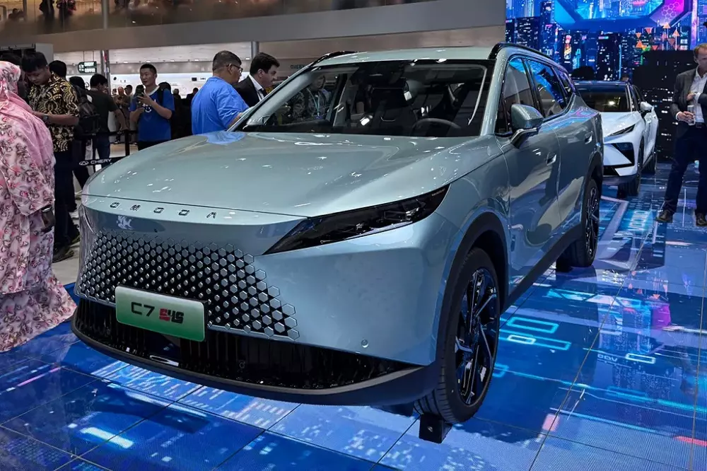 Omoda C7 SHS được trưng bày tại Triển lãm Ô tô Thượng Hải 2025 Omoda C7 SHS được trưng bày tại Triển lãm Ô tô Thượng Hải 2025