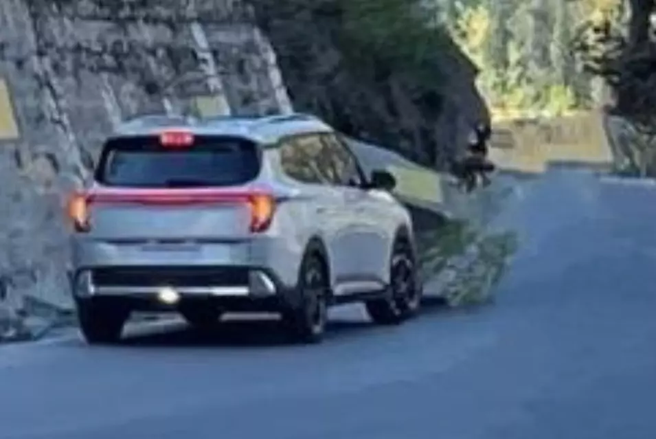 Kia Clavis được bổ sung cụm đèn hậu mới
