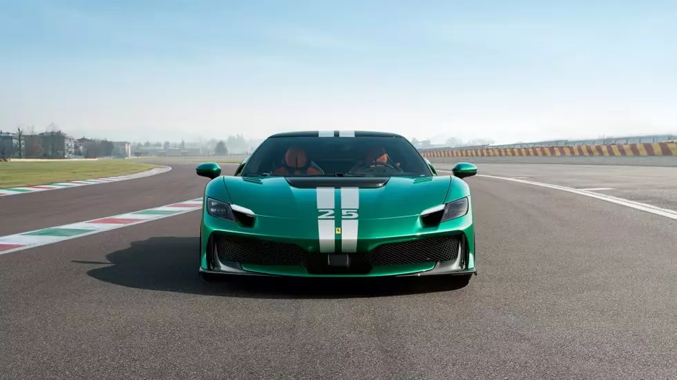 Ferrari 296 Speciale màu xanh lá Verde Nürburgring