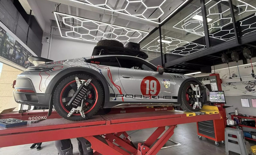 Đại gia Việt bất ngờ trước "kho phụ tùng" rộng lớn tại Trung Quốc: Lốp dành riêng cho Porsche 911 Dakar chỉ mất 24 giờ có hàng- Ảnh 3.