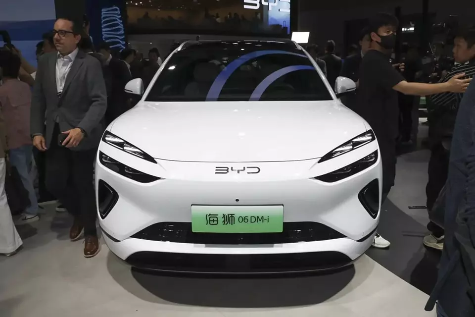 BYD Sealion 06 có thiết kế như xe sang Genesis của Hyundai