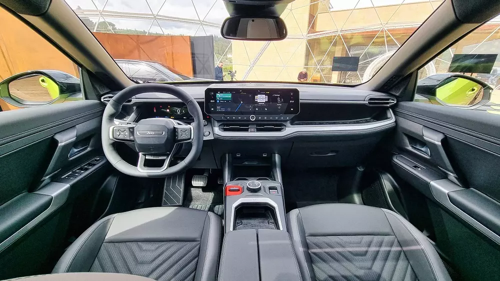 Khoang lái của Jeep Compass 2026.