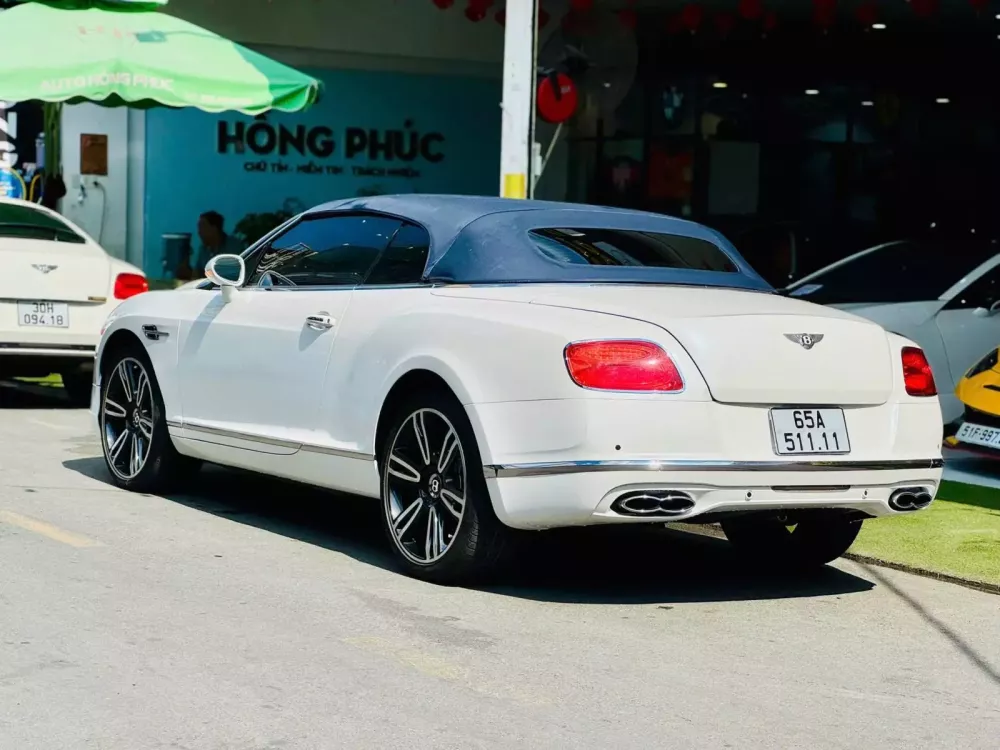 Bentley Continental GTC hơn 17 năm tuổi được chào bán lại 2,5 tỷ đồng- Ảnh 3. Bentley Continental GTC hơn 17 năm tuổi được chào bán lại 2,5 tỷ đồng- Ảnh 3.