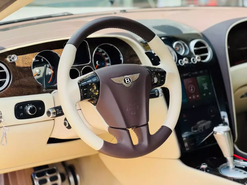 Bentley Continental GTC hơn 17 năm tuổi được chào bán lại 2,5 tỷ đồng- Ảnh 5. Bentley Continental GTC hơn 17 năm tuổi được chào bán lại 2,5 tỷ đồng- Ảnh 5.