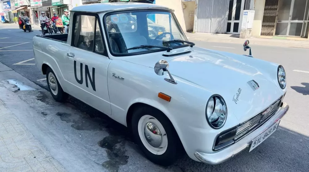"Qua" Vũ cầm lái Toyota Publica phiên bản xe bán tải hàng độc tại Việt Nam- Ảnh 2. "Qua" Vũ cầm lái Toyota Publica phiên bản xe bán tải hàng độc tại Việt Nam- Ảnh 2.