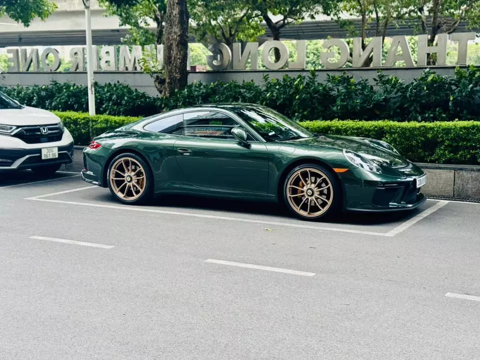 Cận cảnh Porsche 911 991 mang màu xanh của tay chơi xe kín tiếng Hà thành: Garage còn nhiều hàng khủng- Ảnh 3. Cận cảnh Porsche 911 991 mang màu xanh của tay chơi xe kín tiếng Hà thành: Garage còn nhiều hàng khủng- Ảnh 3.