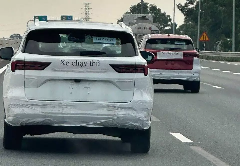 Ford Territory phiên bản nâng cấp liên tục chạy thử trên đường phố Việt Nam trước ngày ra mắt