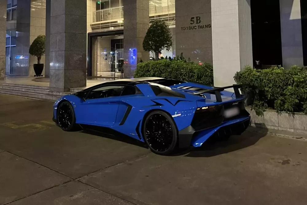 Aventador SV Roadster của doanh nhân sở hữu nhiều xe Lamborghini bản giới hạn nhất Việt Nam tái xuất- Ảnh 2. Aventador SV Roadster của doanh nhân sở hữu nhiều xe Lamborghini bản giới hạn nhất Việt Nam tái xuất- Ảnh 2.