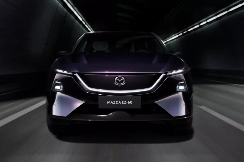 Mazda EZ-60 có 2 tùy chọn động cơ Mazda EZ-60 có 2 tùy chọn động cơ