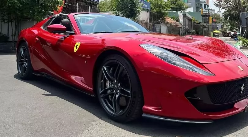 Đại gia Hà Nội chơi lớn khi tậu siêu xe mui trần Ferrari 812 GTS có giá gần 1 triệu USD- Ảnh 3. Đại gia Hà Nội chơi lớn khi tậu siêu xe mui trần Ferrari 812 GTS có giá gần 1 triệu USD- Ảnh 3.
