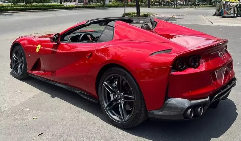 Cận cảnh siêu xe mui trần Ferrari 812 GTS mới về Việt Nam- Ảnh 4. Cận cảnh siêu xe mui trần Ferrari 812 GTS mới về Việt Nam- Ảnh 4.