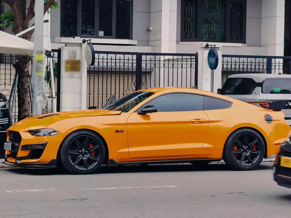 Ford Mustang bản 5.0 được độ body kit Shelby GT500 đẹp mắt- Ảnh 1. Ford Mustang bản 5.0 được độ body kit Shelby GT500 đẹp mắt- Ảnh 1.