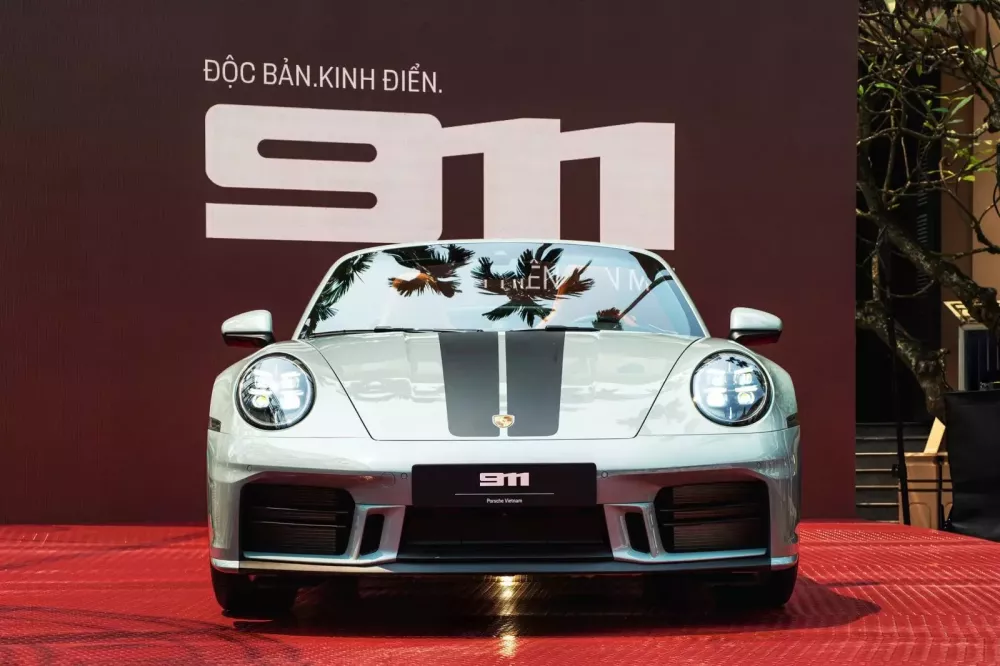 Doanh nhân Hà Nội chi hơn 10 tỷ đồng tậu Porsche 911 mui trần bản mới nhất- Ảnh 3. Doanh nhân Hà Nội chi hơn 10 tỷ đồng tậu Porsche 911 mui trần bản mới nhất- Ảnh 3.