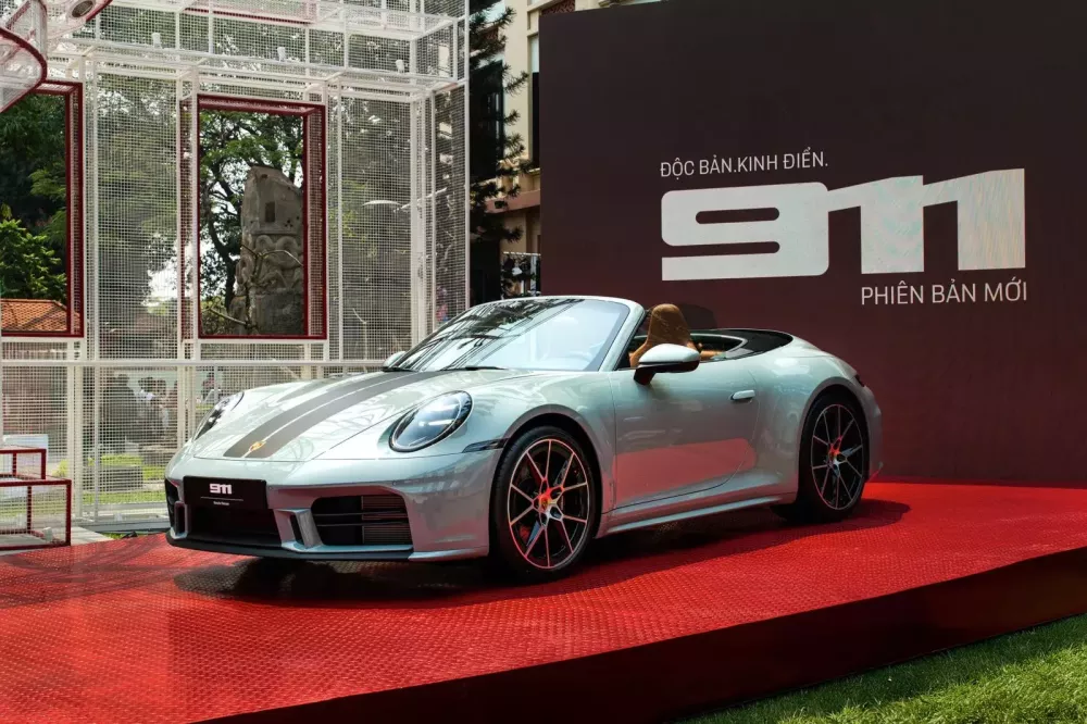 Doanh nhân Hà Nội chi hơn 10 tỷ đồng tậu Porsche 911 mui trần bản mới nhất- Ảnh 1. Doanh nhân Hà Nội chi hơn 10 tỷ đồng tậu Porsche 911 mui trần bản mới nhất- Ảnh 1.