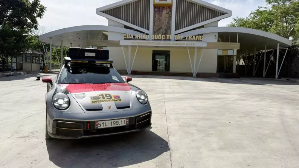 Sau 2 tháng "phượt" bên Trung Quốc, doanh nhân Hải Phòng đã lái Porsche 911 Dakar về Việt Nam- Ảnh 2.