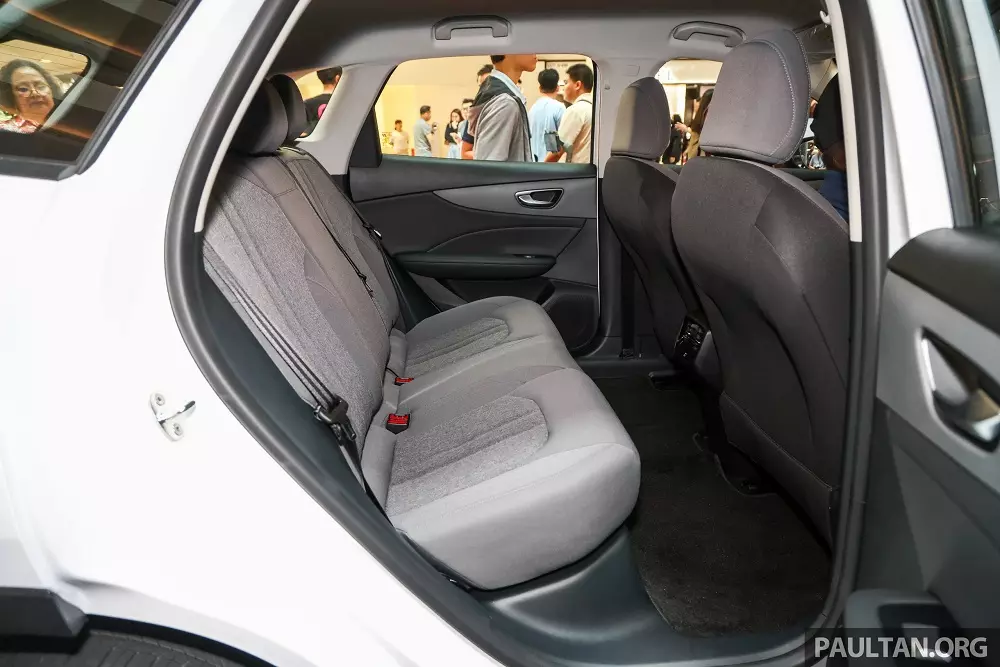 Hàng ghế sau của MG S5 EV 2025 khá rộng rãi Hàng ghế sau của MG S5 EV 2025 khá rộng rãi