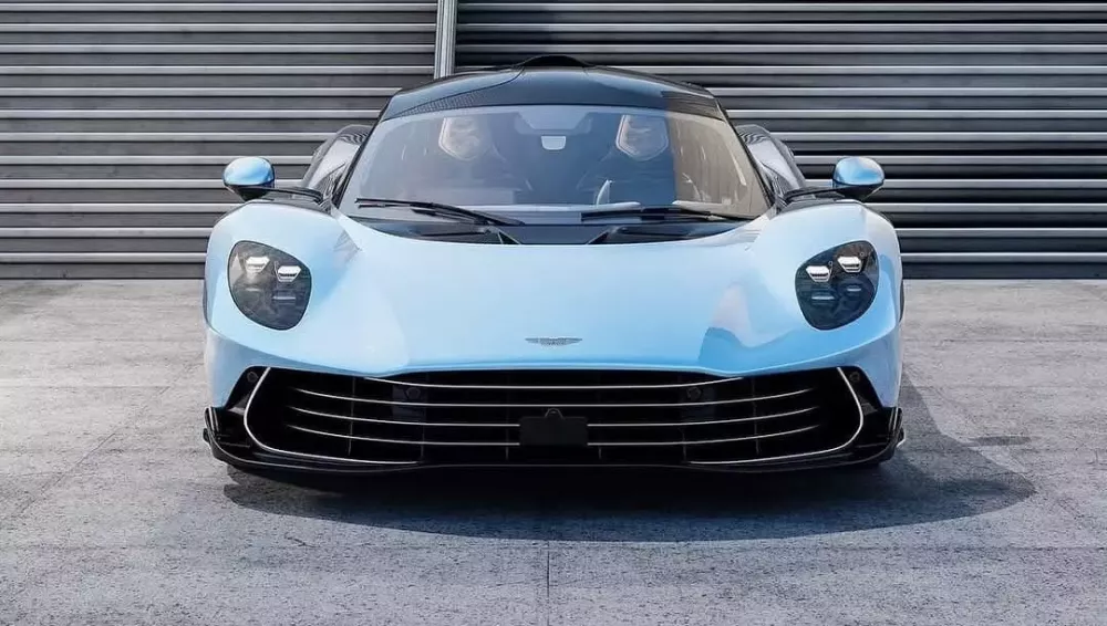 Chuyện "Qua" Vũ bị trả lại tiền cọc xe Aston Martin Valhalla vì hãng không sản xuất: Báo nước ngoài cho biết ra mắt năm nay- Ảnh 2. Chuyện "Qua" Vũ bị trả lại tiền cọc xe Aston Martin Valhalla vì hãng không sản xuất: Báo nước ngoài cho biết ra mắt năm nay- Ảnh 2.