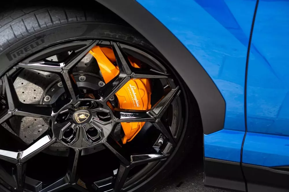 Cần chi mâm độ vài trăm triệu đồng, chỉ vài triệu đồng đã giúp Lamborghini Urus lạ mắt- Ảnh 8. Cần chi mâm độ vài trăm triệu đồng, chỉ vài triệu đồng đã giúp Lamborghini Urus lạ mắt- Ảnh 8.