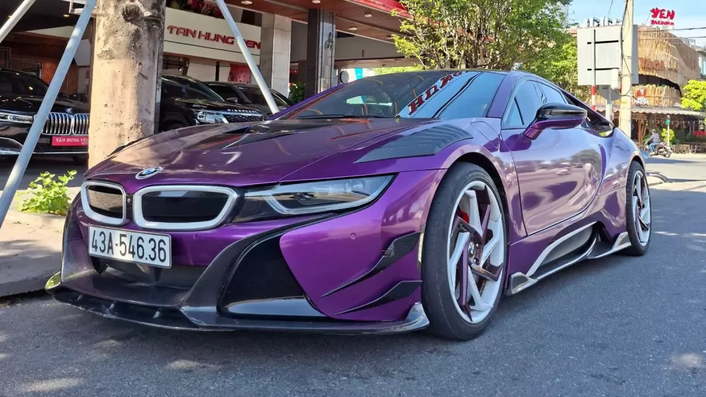 Xe thể thao hybrid BMW i8 mang gói độ lạ mắt ở Đà Nẵng- Ảnh 2. Xe thể thao hybrid BMW i8 mang gói độ lạ mắt ở Đà Nẵng- Ảnh 2.