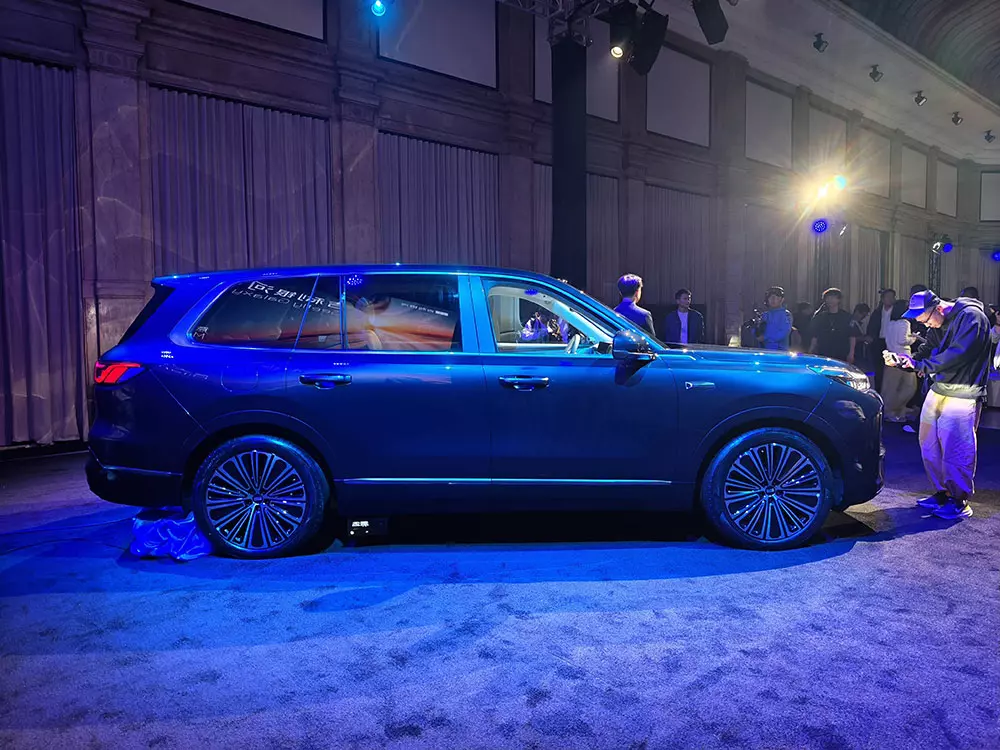 Geely Galaxy M9 có kích thước lớn Geely Galaxy M9 có kích thước lớn