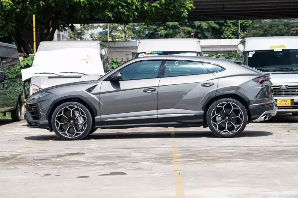 Lamborghini Urus "lướt" 3.000 km được rao bán cao giá xe mới, nhưng sẽ nhanh chóng có người mua vì điều này- Ảnh 2. Lamborghini Urus "lướt" 3.000 km được rao bán cao giá xe mới, nhưng sẽ nhanh chóng có người mua vì điều này- Ảnh 2.