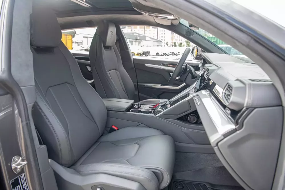 Lamborghini Urus "lướt" 3.000 km được rao bán cao giá xe mới, nhưng sẽ nhanh chóng có người mua vì điều này- Ảnh 5. Lamborghini Urus "lướt" 3.000 km được rao bán cao giá xe mới, nhưng sẽ nhanh chóng có người mua vì điều này- Ảnh 5.