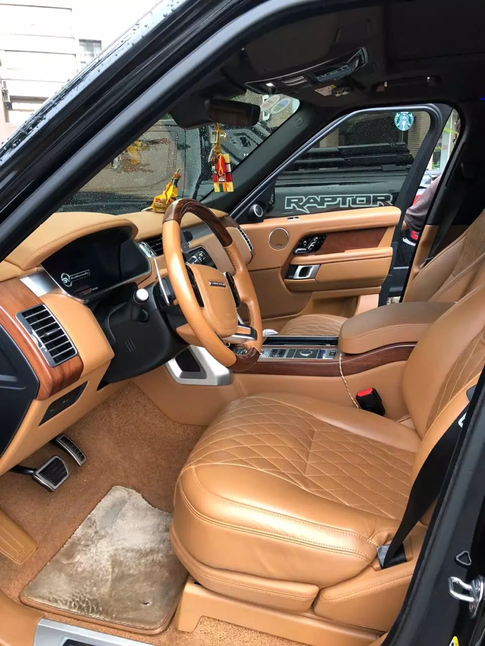 Minh "Nhựa" bán Range Rover SVAutobiography biển đẹp sau 3 năm gắn bó- Ảnh 4. Minh "Nhựa" bán Range Rover SVAutobiography biển đẹp sau 3 năm gắn bó- Ảnh 4.