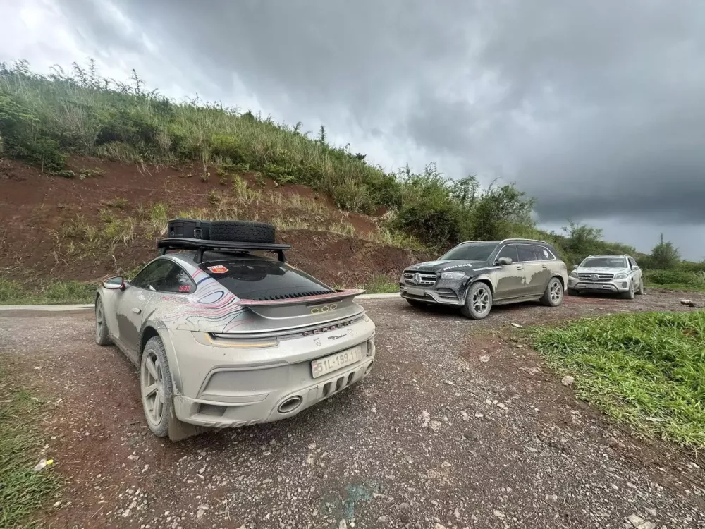 Porsche 911 Dakar của doanh nhân Hải Phòng gần chạm mốc 100.000 km chỉ sau chưa đầy 2 năm mua- Ảnh 1. Porsche 911 Dakar của doanh nhân Hải Phòng gần chạm mốc 100.000 km chỉ sau chưa đầy 2 năm mua- Ảnh 1.