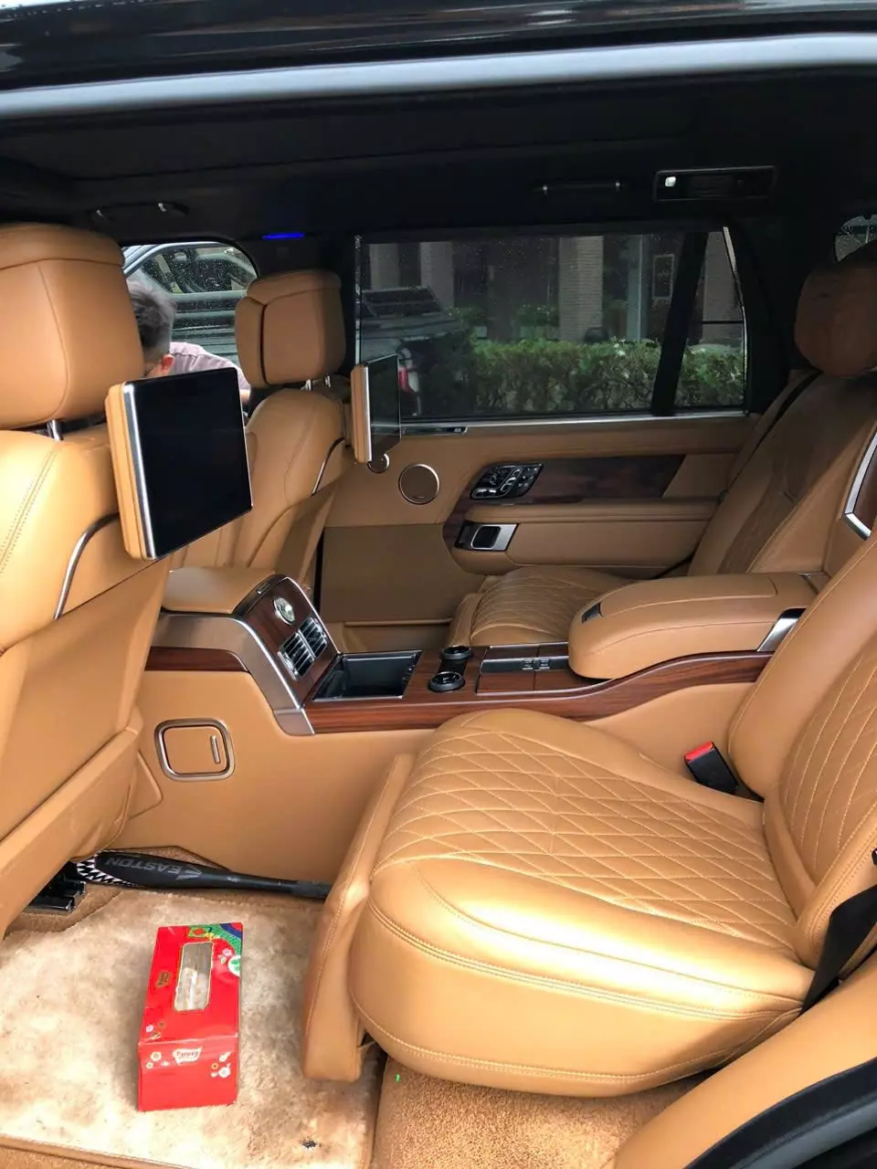 Minh "Nhựa" bán Range Rover SVAutobiography biển đẹp sau 3 năm gắn bó- Ảnh 5. Minh "Nhựa" bán Range Rover SVAutobiography biển đẹp sau 3 năm gắn bó- Ảnh 5.