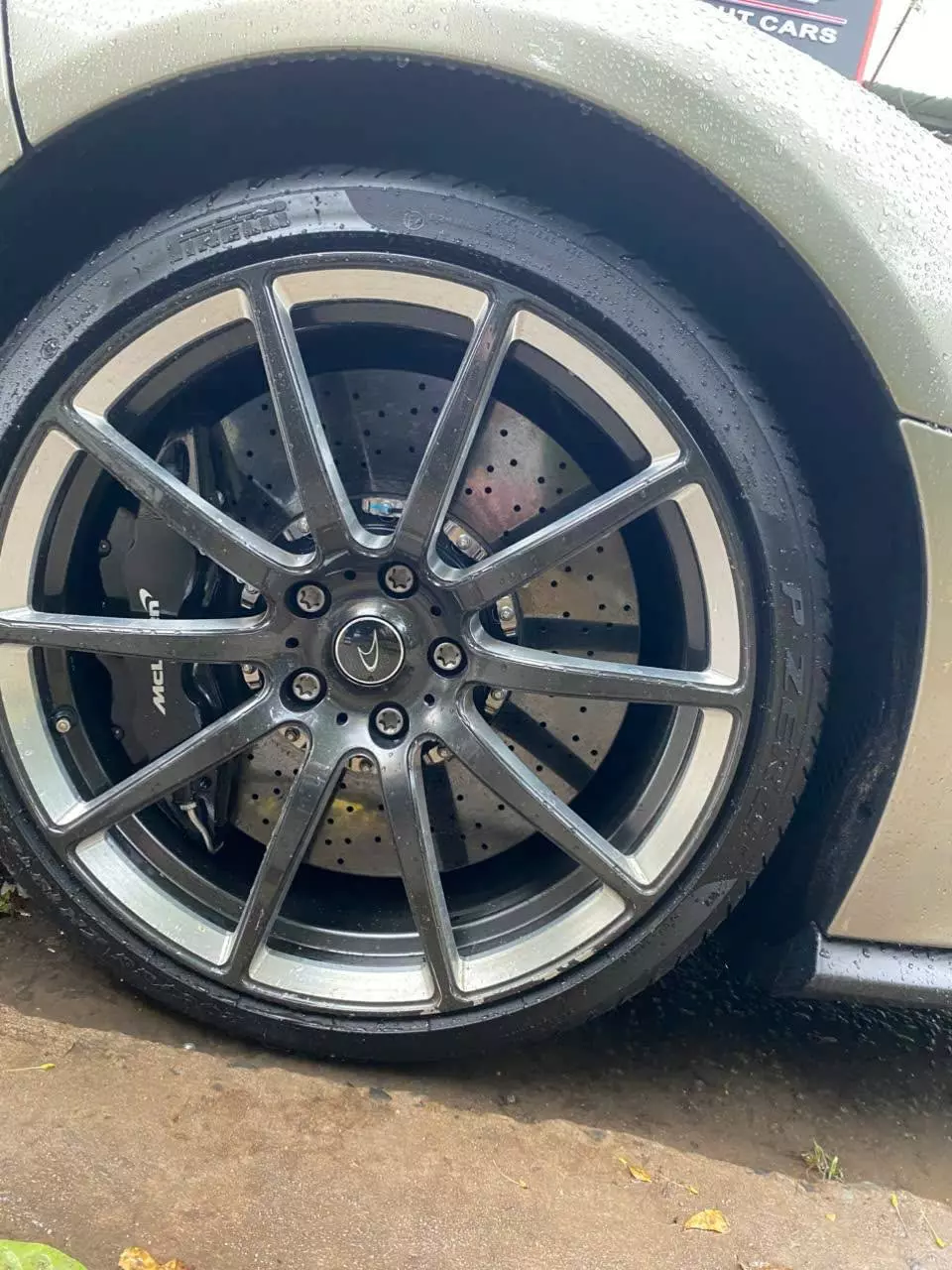 Siêu xe mui trần McLaren 650S Spider MSO của tỷ phú USD Việt Nam tái xuất- Ảnh 5. Siêu xe mui trần McLaren 650S Spider MSO của tỷ phú USD Việt Nam tái xuất- Ảnh 5.