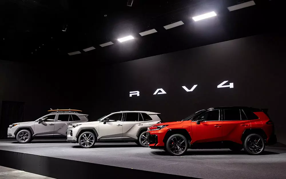 Những chiếc Toyota RAV4 2026 được trưng bày trong sự kiện đều là xe nguyên mẫu Những chiếc Toyota RAV4 2026 được trưng bày trong sự kiện đều là xe nguyên mẫu