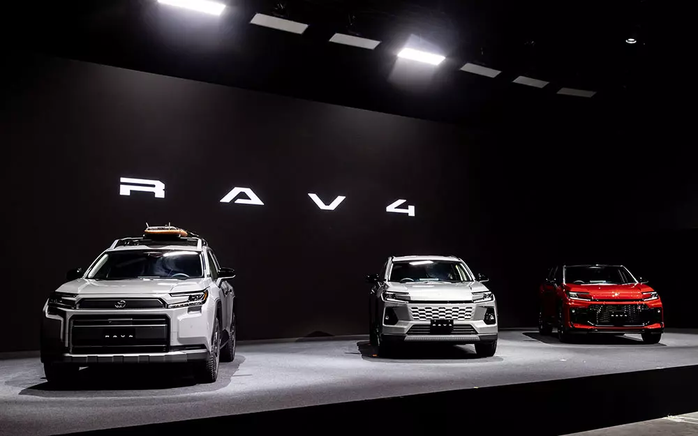 Ngắm Toyota RAV4 2026 bằng xương, bằng thịt trong sự kiện ra mắt tại Nhật Bản