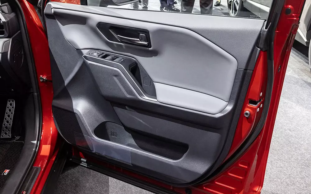 Tapi cửa của Toyota RAV4 GR Sport 2026 Tapi cửa của Toyota RAV4 GR Sport 2026
