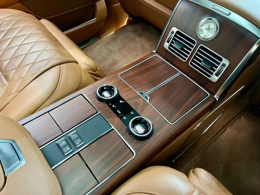 Range Rover SVAutobiography mới được Minh "Nhựa" thanh lý đã được rao bán lại 8 tỷ đồng- Ảnh 7. Range Rover SVAutobiography mới được Minh "Nhựa" thanh lý đã được rao bán lại 8 tỷ đồng- Ảnh 7.